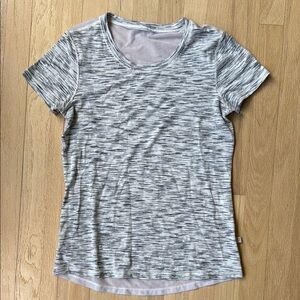 Lululemon Athletica Gray Fitted Crew Neck T-Shirt
